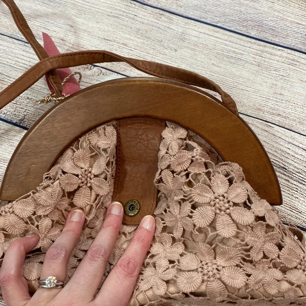 Vegan Beaumont Meadows Crossbody Bag from Ruche - Picture 6 of 7